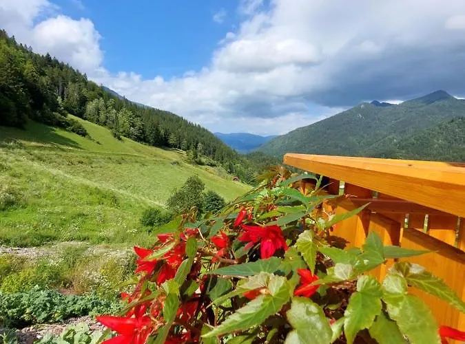 Vakantiehuis Pocitniska Hiska Lastovka Podvolovljek